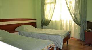 Гостиница Izumrud Джубга Стандартный двухместный номер с 2 отдельными кроватями-1
